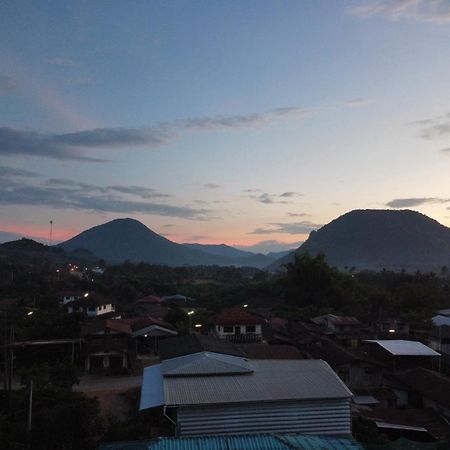 Positive Energy Homestay And Guide In Chiangkhan Chiang Khan Exterior photo